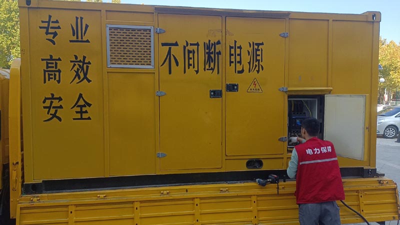 谢通门柴油发电机组和UPS电源配合使用时,如何避免切换过程中的电力中断?